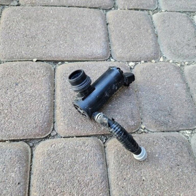 Pompka zbiorniczka spryskiwaczy Toyota Camry VIII XV70 36705-79290