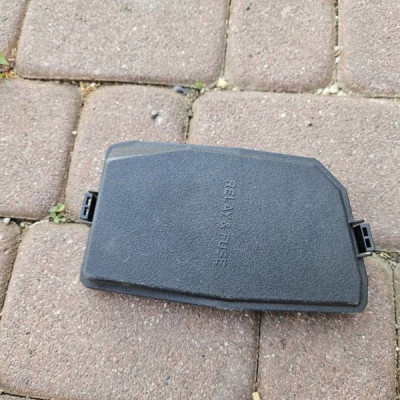 Obudowa osłona skrzynki bezpieczników Toyota Camry VIII XV70 82662-33B30