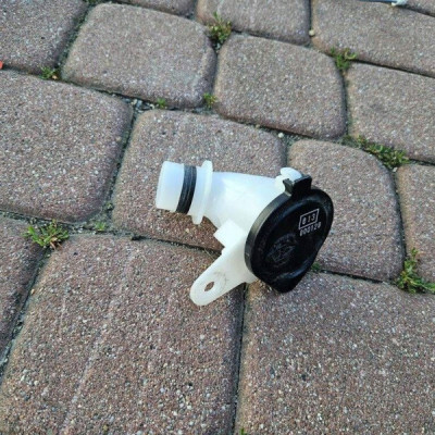 Wlew rurka zatyczka zbiorniczka spryskiwaczy Toyota Camry VIII XV70 000129