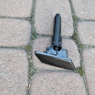 Spryskiwacz lampy zderzaka prawy dysza Toyota Camry VIII XV70 85353-33050