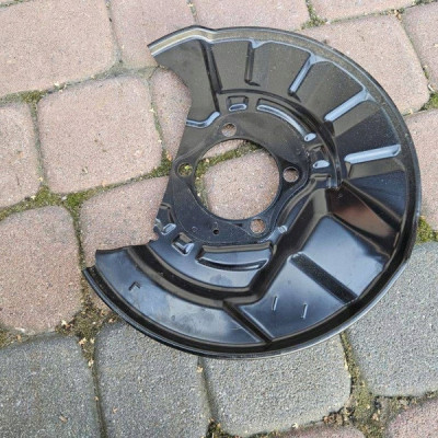 Obudowa osłona tarczy tył tylnej lewej Toyota Camry VIII XV70 240222B