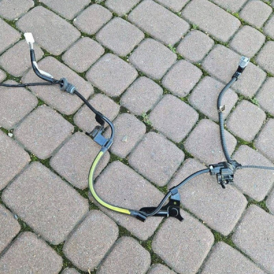 Czujnik koła tył tylnego ABS zawieszenia Toyota Camry VIII XV70 890C0-33011