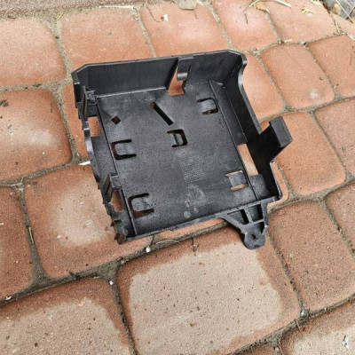 Uchwyt mocowanie sterownika radia komputera Opel Astra K 39068834