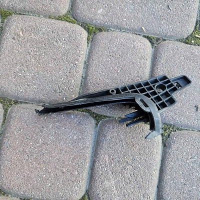 Uchwyt mocowanie wspornik lampy górny Opel Astra K 39158005