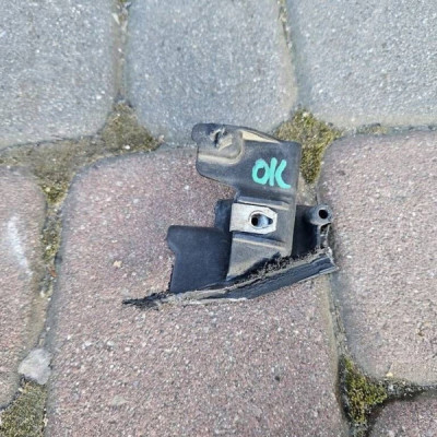 Uchwyt mocowanie wspornik lampy dolny Opel Astra K 39158005