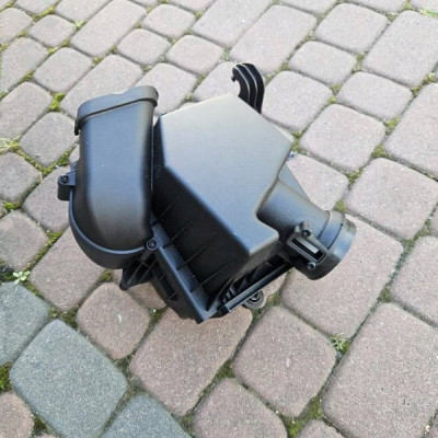 Obudowa osłona filtra powietrza 1.2T FL LIFT LIH Opel Astra K 39187026