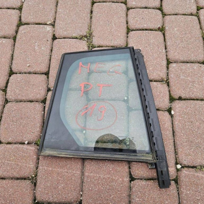 Szyba drzwi tył prawa kombi jasna 2019r 2019 Renault Megane IV 822202077R