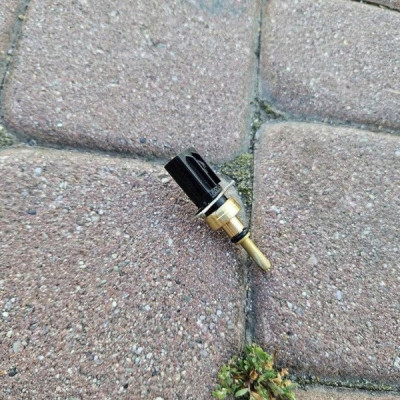 Czujnik płynu chłodniczego 2.5 HYBRYDA Toyota Camry VIII XV70 89422-33040