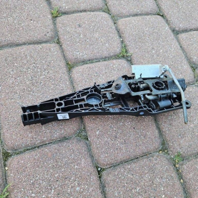 Podstawa klamki drzwi tył tylna prawa 5drzwi Opel Corsa E 39172889