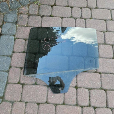 Szyba drzwi tył tylna lewa ciemna 5 drzwiowa 2019R Opel Corsa E