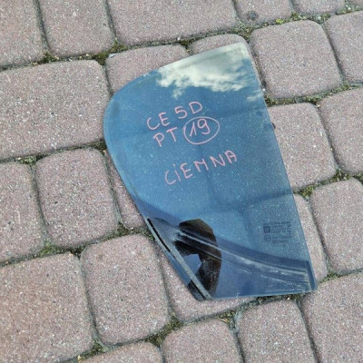 Szyba drzwi tył tylna prawa ciemna 5 drzwiowa 2019R Opel Corsa E