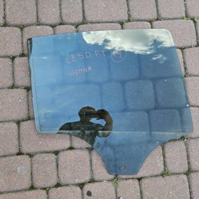 Szyba drzwi tył tylna prawa ciemna 5 drzwiowa 2019R Opel Corsa E