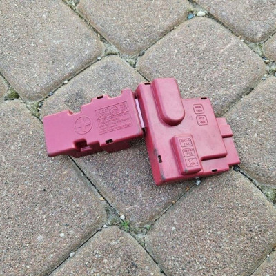 Obudowa osłona bezpieczników akumulatora Toyota Camry VIII XV70