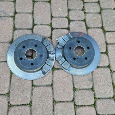 Tarcza tarcze hamulcowe tył tylne ORYGINAŁ + klocki Toyota Camry VIII XV70