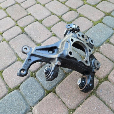 Zwrotnica piasty tył tylna zawieszenia lewa łożyska Toyota Camry VIII XV70