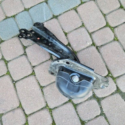 Wahacz tył tylny lewy zawieszenia 2024 Toyota Camry VIII XV70