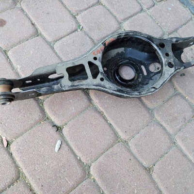 Wahacz tył tylny prawy zawieszenia 2024 Toyota Camry VIII XV70