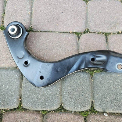 Wahacz tył tylny lewy zawieszenia 2024 Toyota Camry VIII XV70