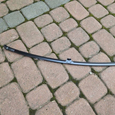 Listwa szyby tył łącząca wspornik prowadnica lewa Toyota Camry VIII XV70