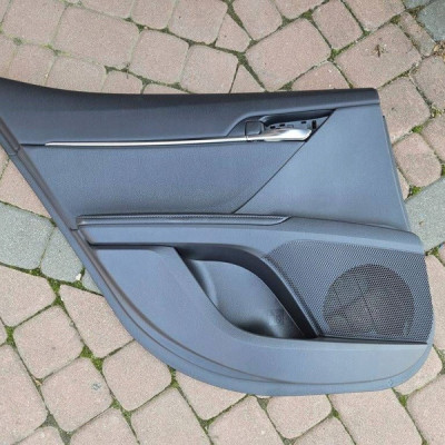 Boczek tapicerka drzwi tył tylna skóra EUROPA lewy Toyota Camry VIII XV70