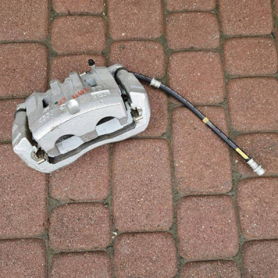 Zacisk hamulca jarzmo przód przedni lewy NOWY Toyota Camry VIII XV70