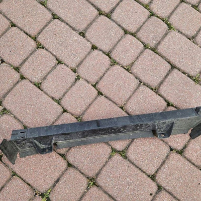 Obudowa osłona chłodnic kierownica powietrza łapacz Opel Adam 13371945