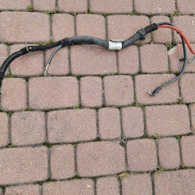 Klema przewód alternatora silnika 1.2 1.4 Opel Adam 13357091