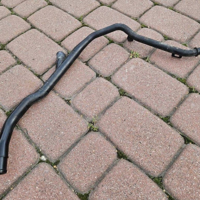 Przewód rura wąż chłodnicy wody 1.2 1.4 Corsa E Opel Adam 13355361