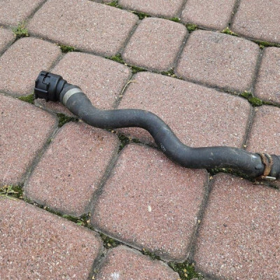 Przewód rura wąż chłodnicy wody 1.2 1.4 Corsa E Opel Adam 13355362