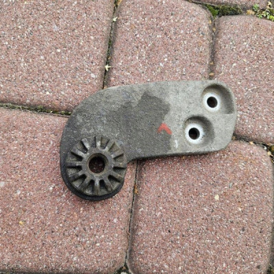 Uchwyt mocowanie wspornik chłodnicy aluminiowy Opel Adam 13373525