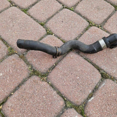 Przewód rura wąż wody 1.2 1.4 chłodnicy Corsa E Opel Adam 13355360