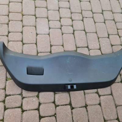 Obudowa osłona klapy tył tylnej bagażnika plastik Opel Adam 13351830