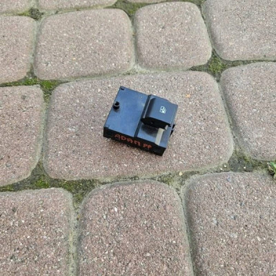 Przełącznik szyb przód przedni prawy EU Opel Adam 13360339