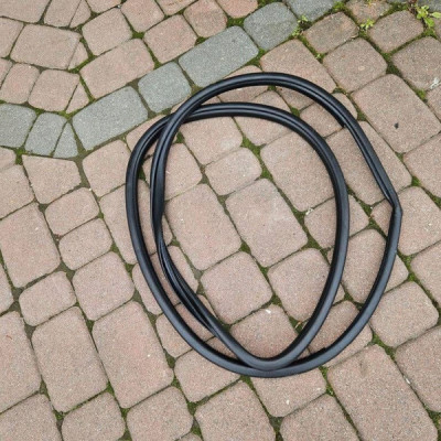 Uszczelka drzwi tył tylna prawa karoseryjna Toyota Camry VIII XV70