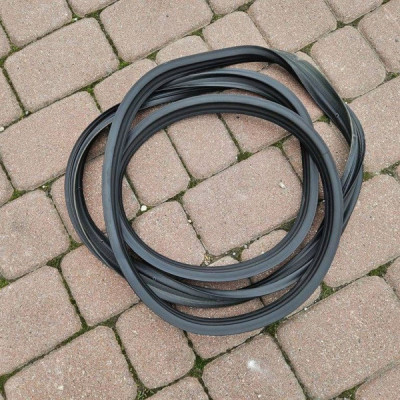 Uszczelka bagażnika tył tylna karoseryjna Toyota Camry VIII XV70