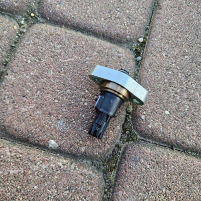 Czujnik ciśnienia paliwa 2.5 HYBRYDA XA2 Toyota Camry VIII XV70 89458-33030