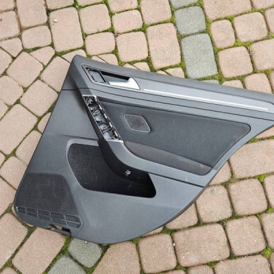 Boczek drzwi tył tylny prawy welurowy welur Volkswagen Golf VII 5G4868116D