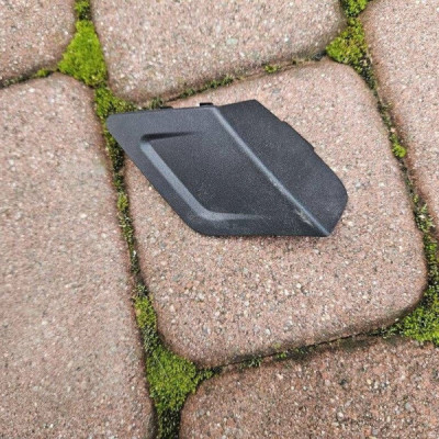 Plastik obudowa osłona boczka drzwi prawy tył Volkswagen Golf VII 231046004