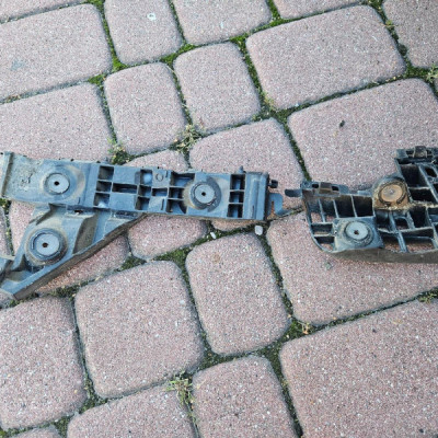 Slizg tył tylny zderzaka mocowanie prawy HB Opel Astra K 13425522