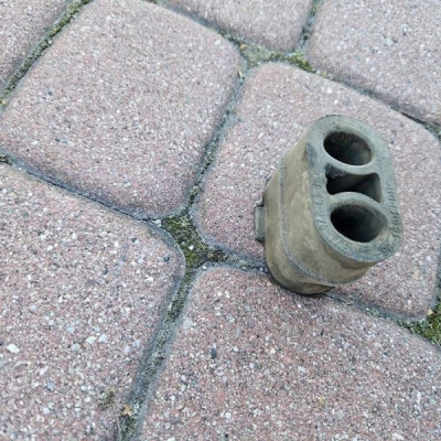 Uchwyt mocowanie wieszak guma wydechu tłumika Opel Astra K 13276148