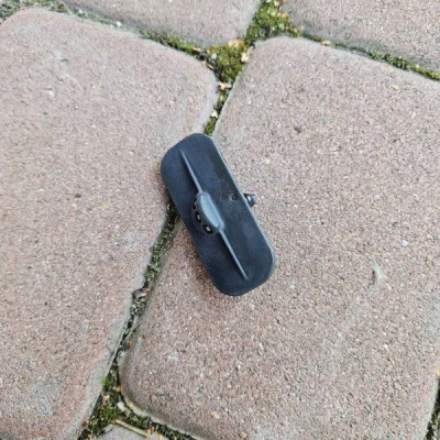 Dysza spryskiwacza maski szyby przedniej Opel Astra K