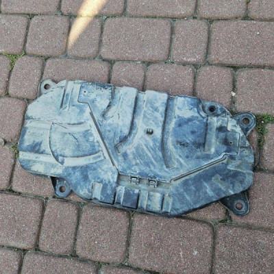 Obudowa osłona zbiornika Adblue HB pompy Opel Astra K 39238614