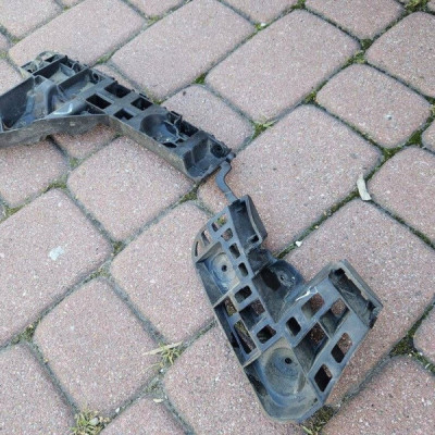 Ślizg tył tylny zderzaka mocowanie lewy HB Opel Astra K 13425520