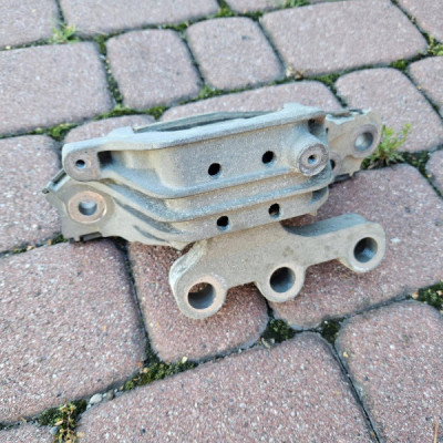 Poduszka łapa silnika 1.5D LXD mocowanie Opel Astra K 39193447