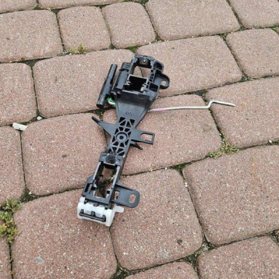 Podstawa klamki drzwi przód przednia lewa Toyota Camry VIII XV70