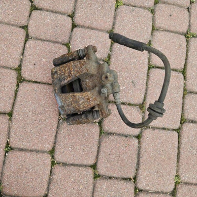 Zacisk hamulca hamulcowy przedni lewy Opel Adam