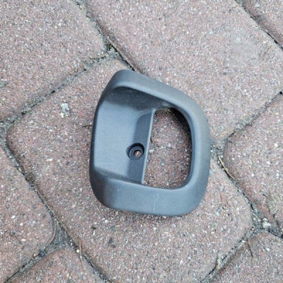 Obudowa osłona zamka fotela kierowcy lewa uchwyt Opel Adam 13370863
