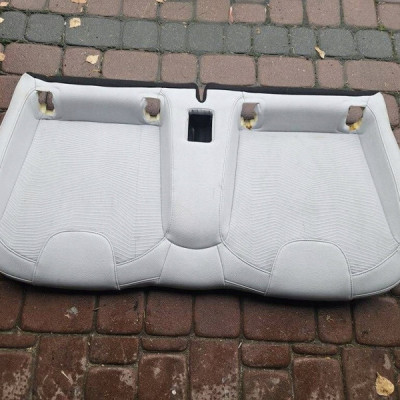 Kanapa tył tylna jasna półskóra siedzisko fotel Opel Adam