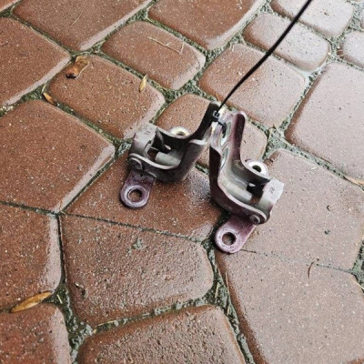 Zawias zawiasy komplet lewy przód Z50N EUROPA Opel Adam