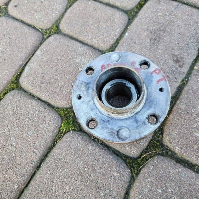 Piasta łożysko koła tył tylna lewa - prawa ( wersja pod tarcze ) Opel Adam